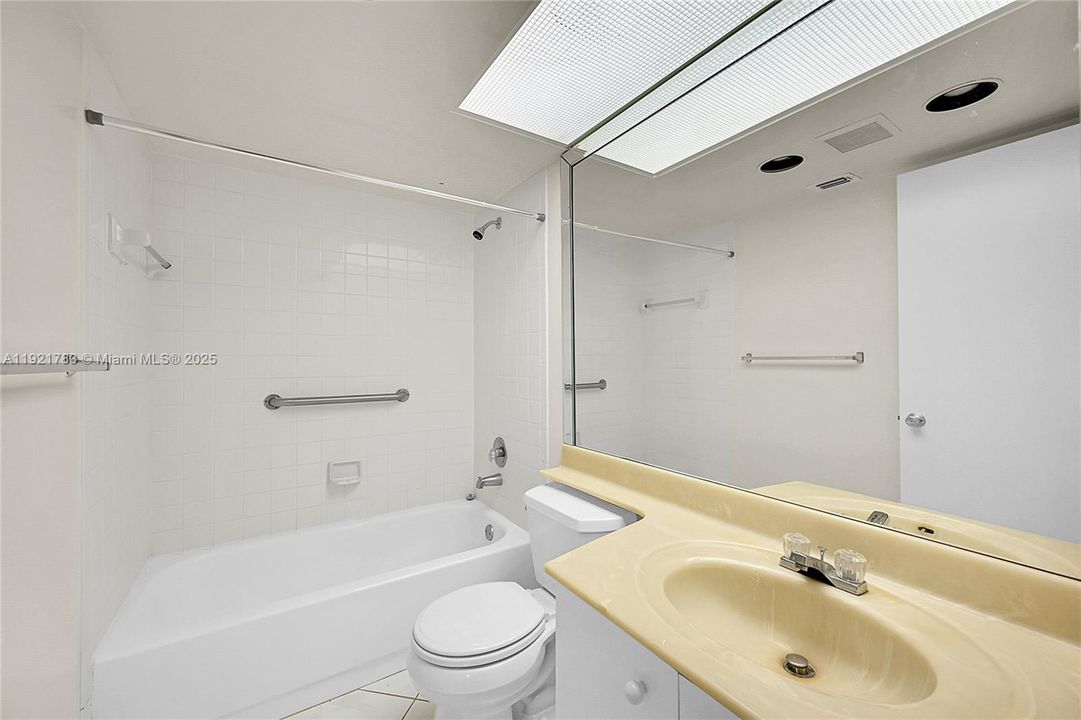 В аренду: $1,750 (2 спален, 2 ванн, 1157 Квадратных фут)