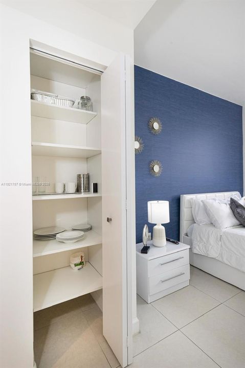 На продажу: $619,900 (2 спален, 2 ванн, 1032 Квадратных фут)