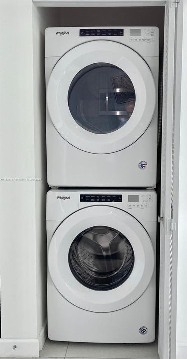 На продажу: $619,900 (2 спален, 2 ванн, 1032 Квадратных фут)