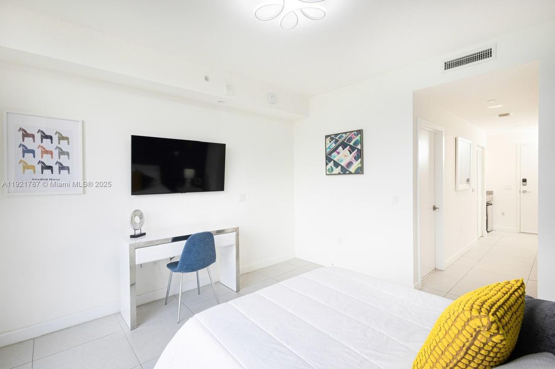 На продажу: $619,900 (2 спален, 2 ванн, 1032 Квадратных фут)