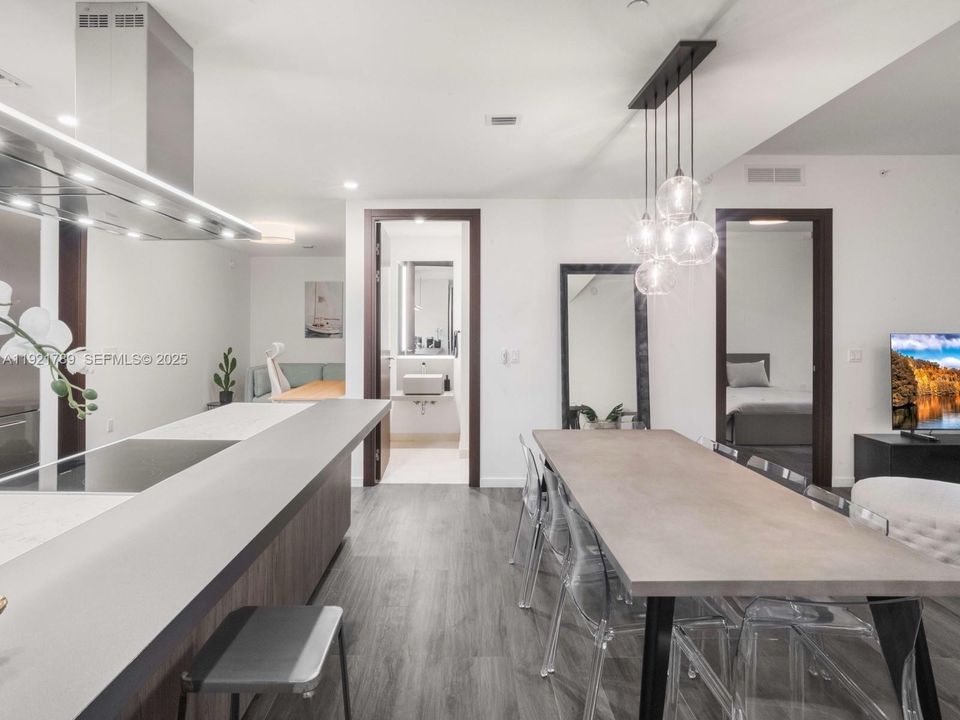 На продажу: $1,849,500 (2 спален, 2 ванн, 1249 Квадратных фут)