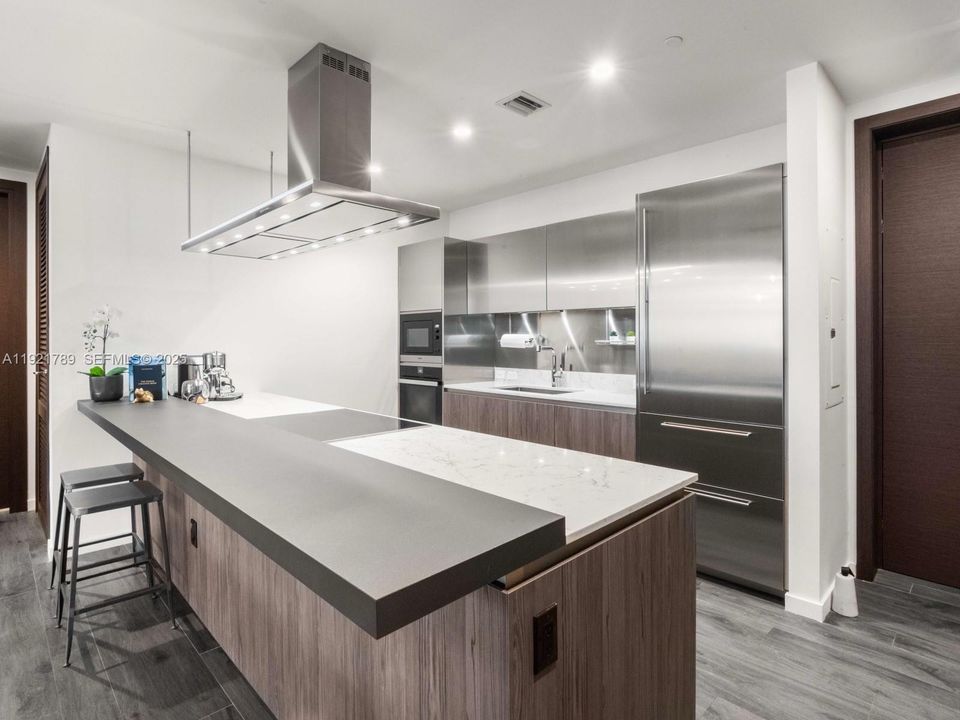 На продажу: $1,849,500 (2 спален, 2 ванн, 1249 Квадратных фут)