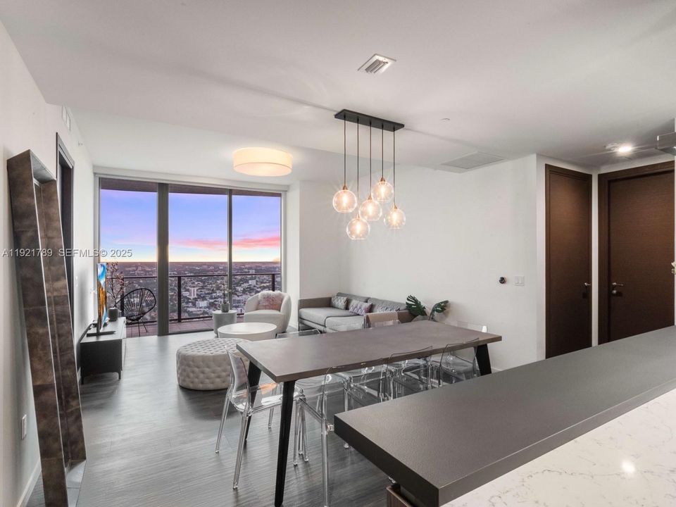 На продажу: $1,849,500 (2 спален, 2 ванн, 1249 Квадратных фут)