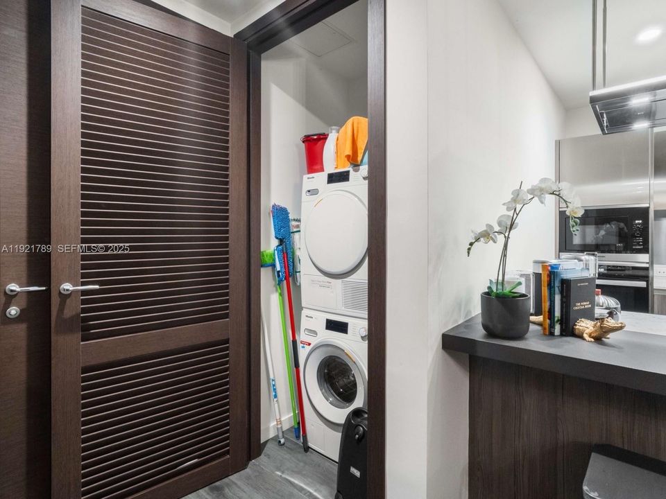 На продажу: $1,849,500 (2 спален, 2 ванн, 1249 Квадратных фут)