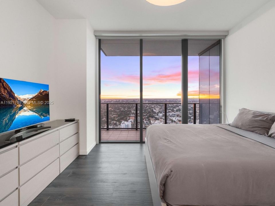 На продажу: $1,849,500 (2 спален, 2 ванн, 1249 Квадратных фут)