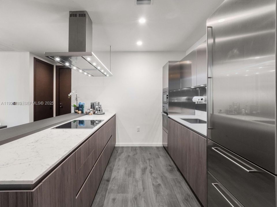 На продажу: $1,849,500 (2 спален, 2 ванн, 1249 Квадратных фут)