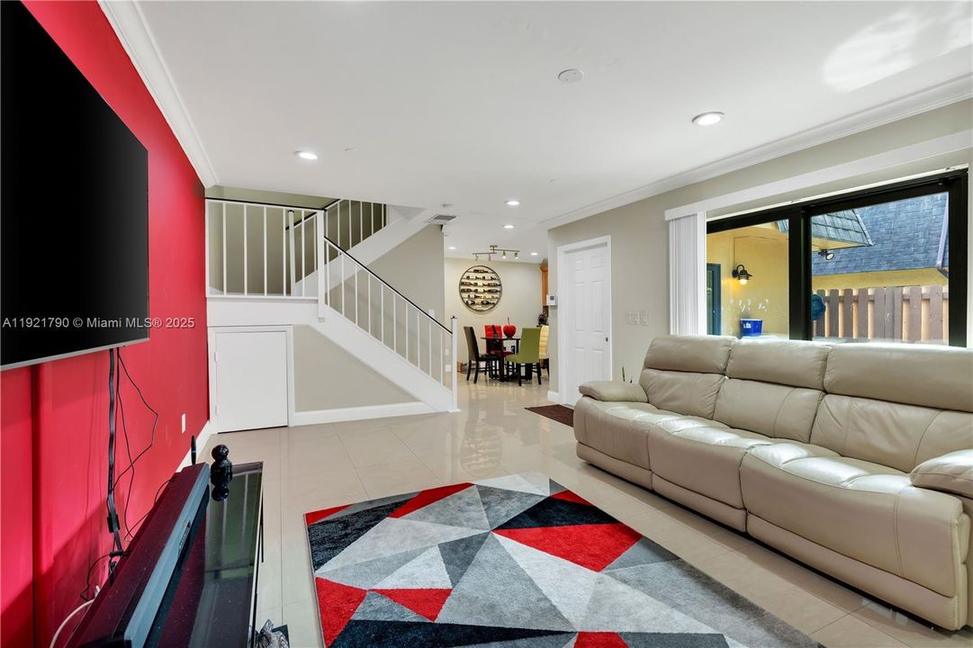 Под контрактом: $2,400 (2 спален, 2 ванн, 1302 Квадратных фут)