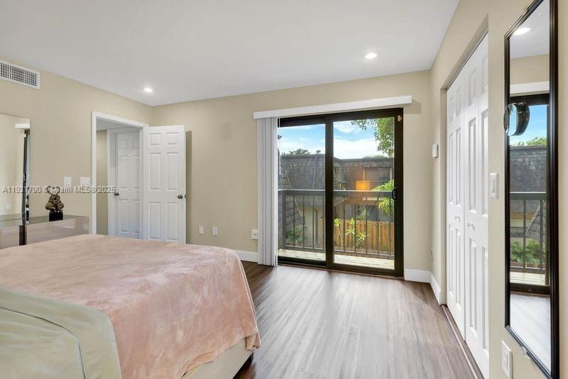 Под контрактом: $2,400 (2 спален, 2 ванн, 1302 Квадратных фут)