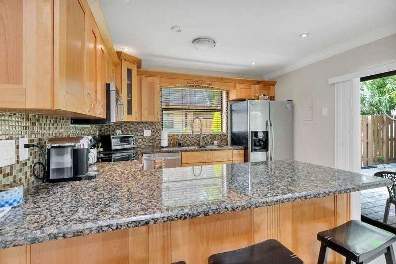 Под контрактом: $2,400 (2 спален, 2 ванн, 1302 Квадратных фут)