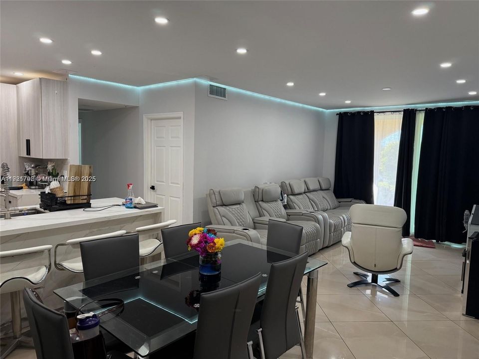 待售: $385,000 (3 贝兹, 2 浴室, 1192 平方英尺)