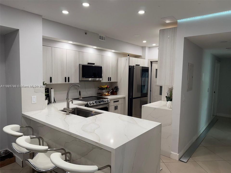 待售: $385,000 (3 贝兹, 2 浴室, 1192 平方英尺)