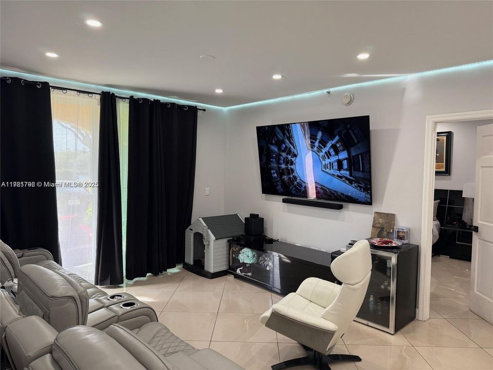 待售: $385,000 (3 贝兹, 2 浴室, 1192 平方英尺)