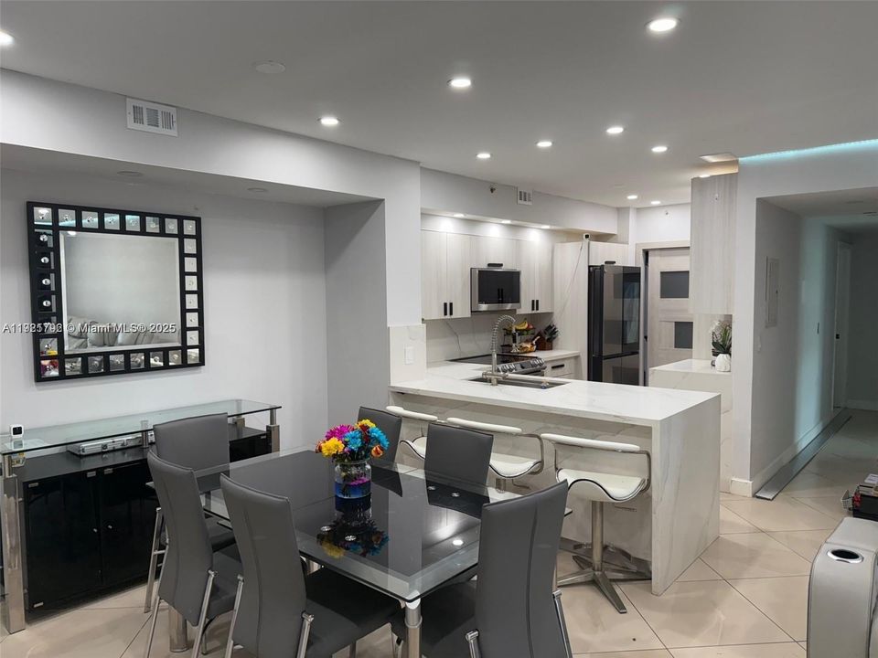 待售: $385,000 (3 贝兹, 2 浴室, 1192 平方英尺)