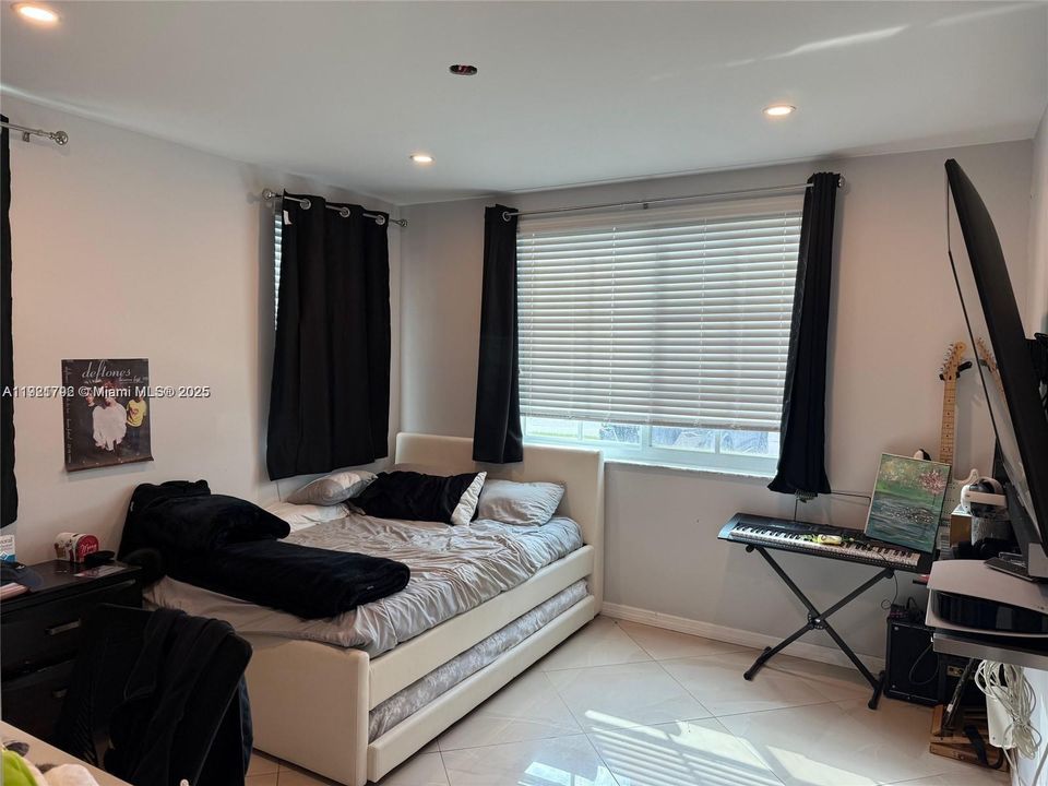 待售: $385,000 (3 贝兹, 2 浴室, 1192 平方英尺)