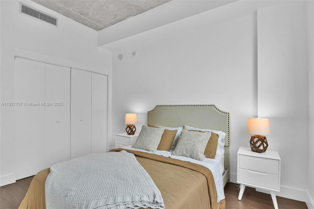 出租: $3,500 (2 贝兹, 2 浴室, 1078 平方英尺)