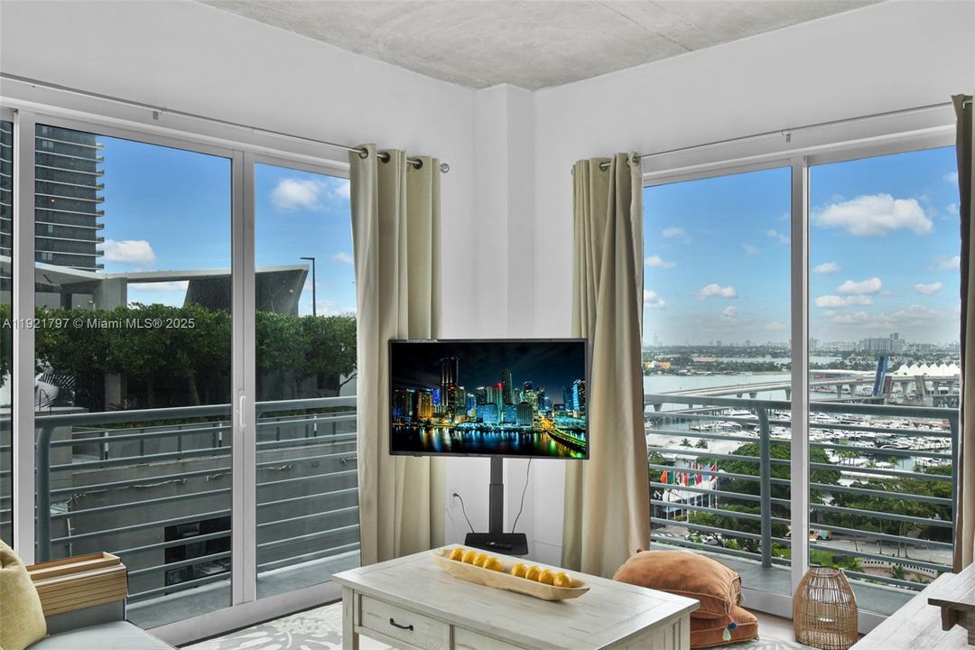 出租: $3,500 (2 贝兹, 2 浴室, 1078 平方英尺)