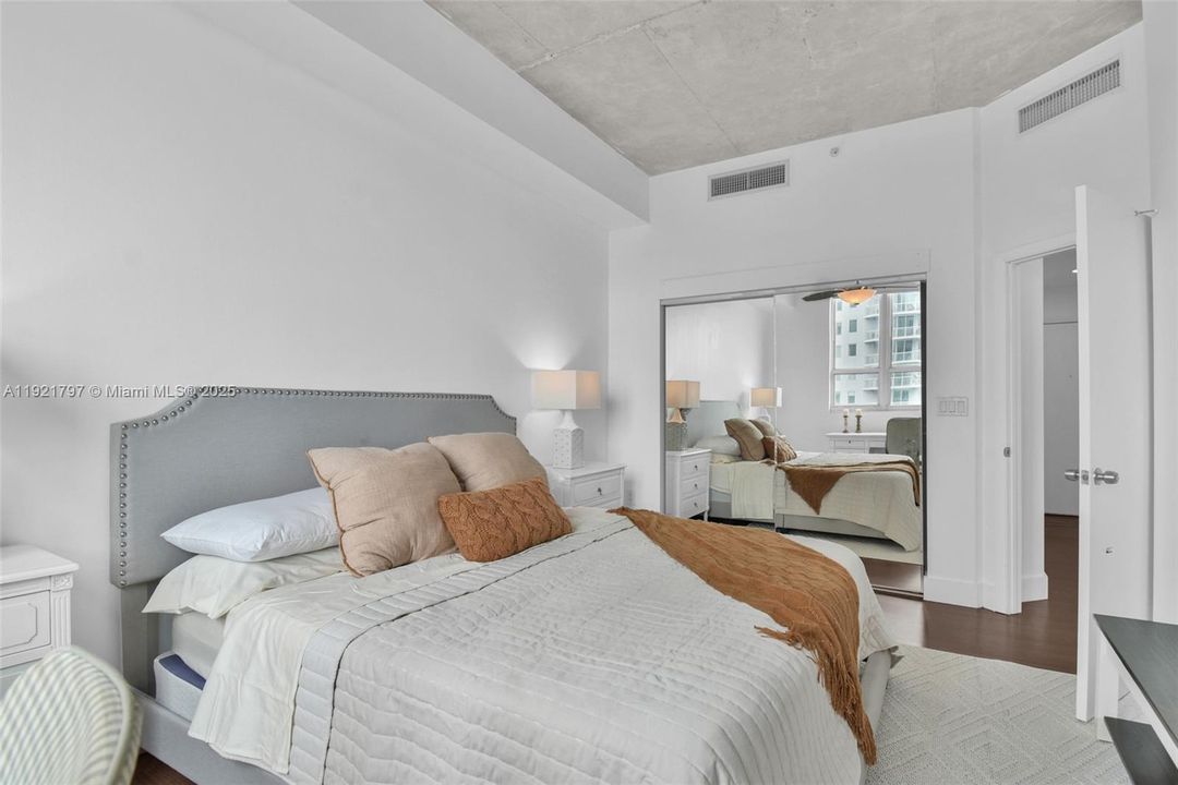 出租: $3,500 (2 贝兹, 2 浴室, 1078 平方英尺)