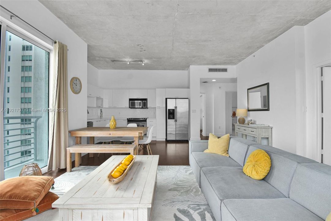 出租: $3,500 (2 贝兹, 2 浴室, 1078 平方英尺)