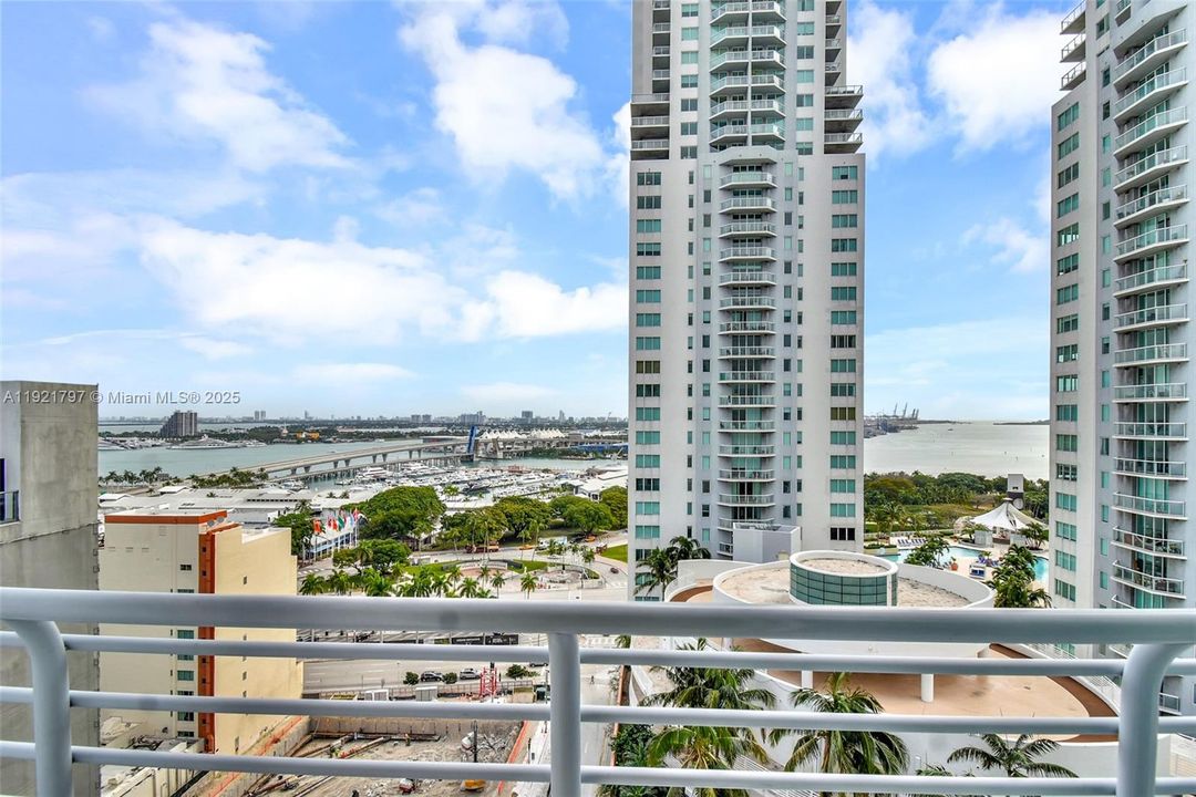 出租: $3,500 (2 贝兹, 2 浴室, 1078 平方英尺)