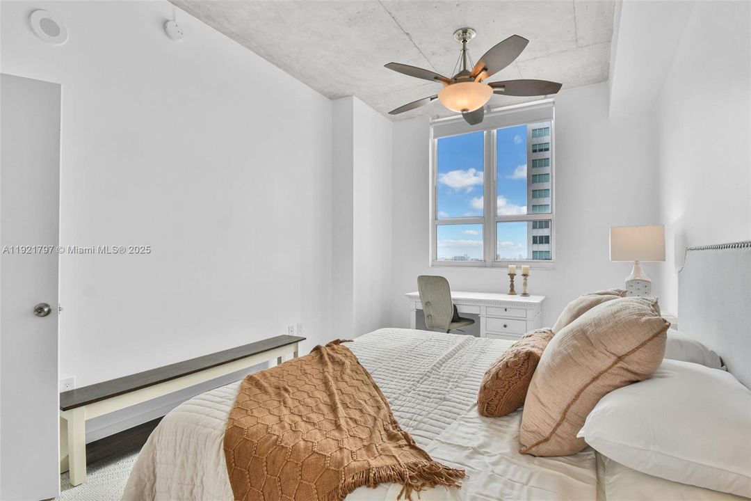 出租: $3,500 (2 贝兹, 2 浴室, 1078 平方英尺)