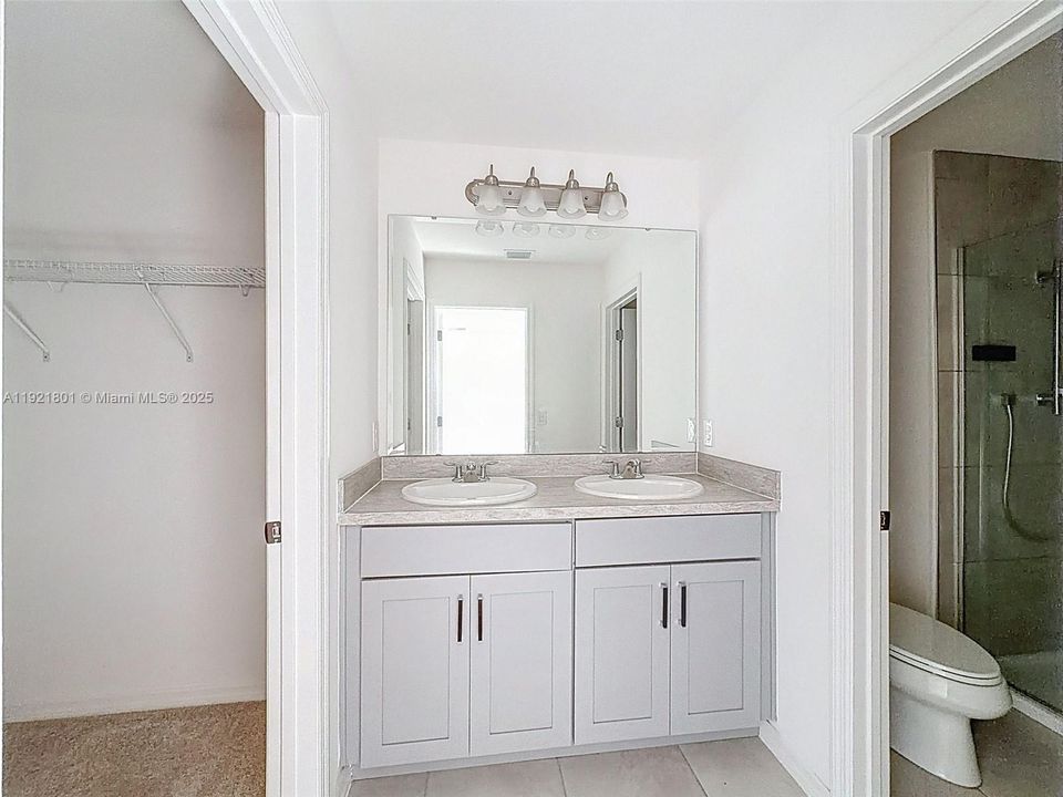 待售: $390,000 (4 贝兹, 2 浴室, 0 平方英尺)