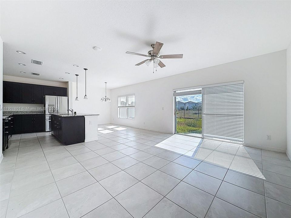 待售: $390,000 (4 贝兹, 2 浴室, 0 平方英尺)