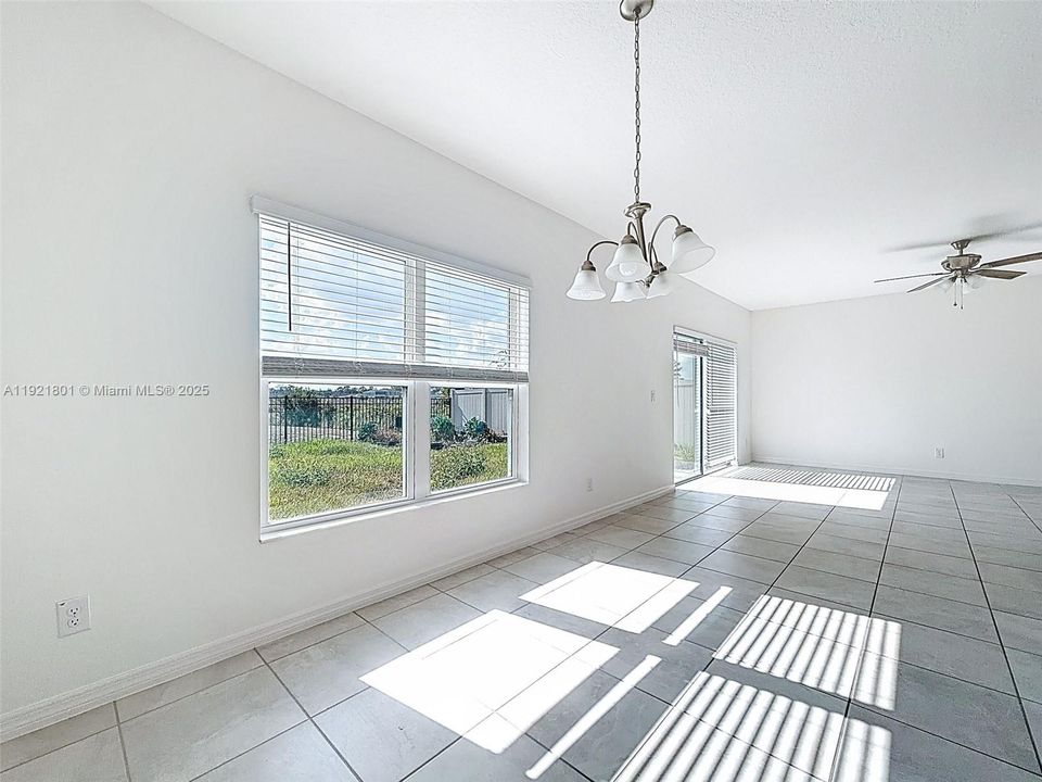 待售: $390,000 (4 贝兹, 2 浴室, 0 平方英尺)