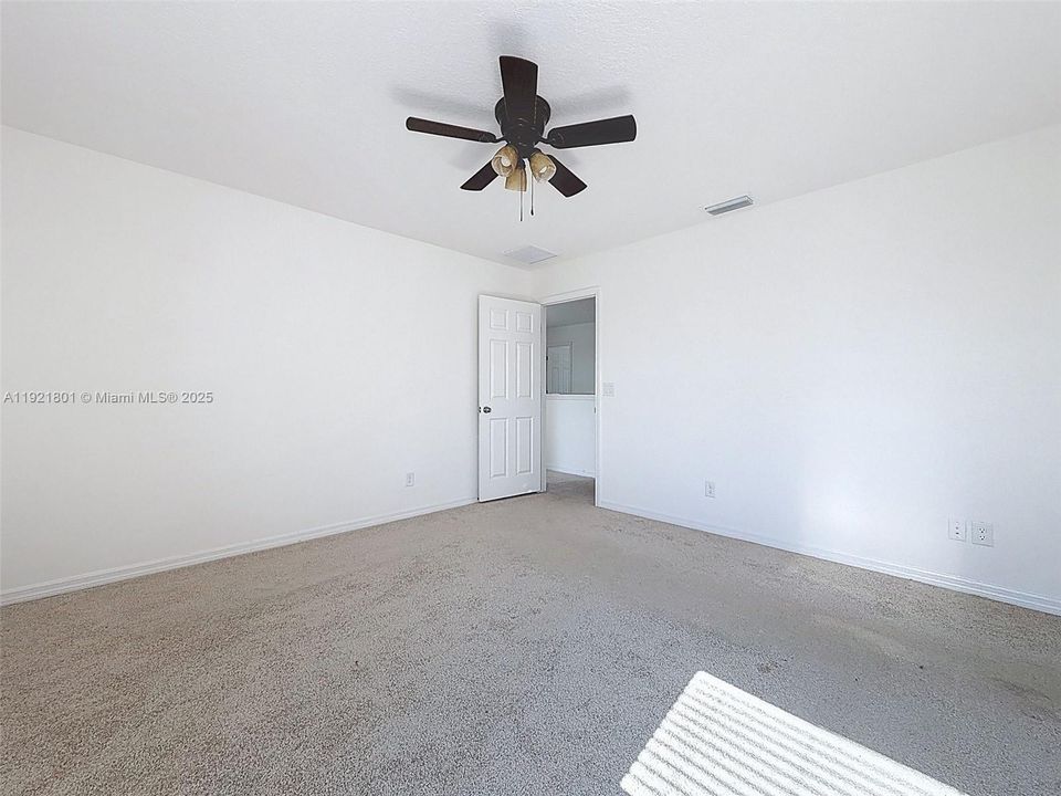 待售: $390,000 (4 贝兹, 2 浴室, 0 平方英尺)