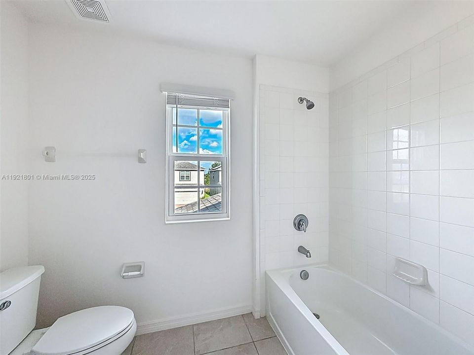 待售: $390,000 (4 贝兹, 2 浴室, 0 平方英尺)