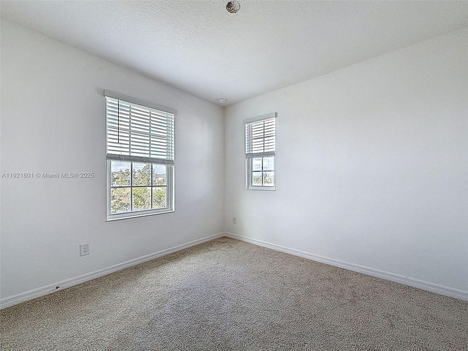 待售: $390,000 (4 贝兹, 2 浴室, 0 平方英尺)