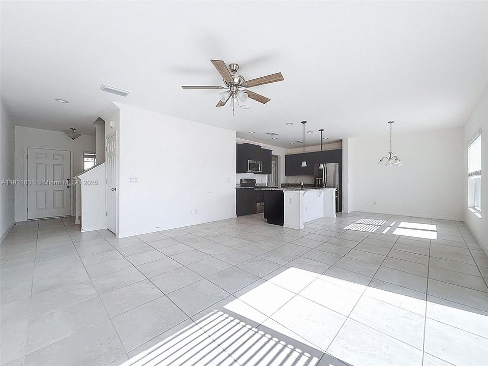 待售: $390,000 (4 贝兹, 2 浴室, 0 平方英尺)