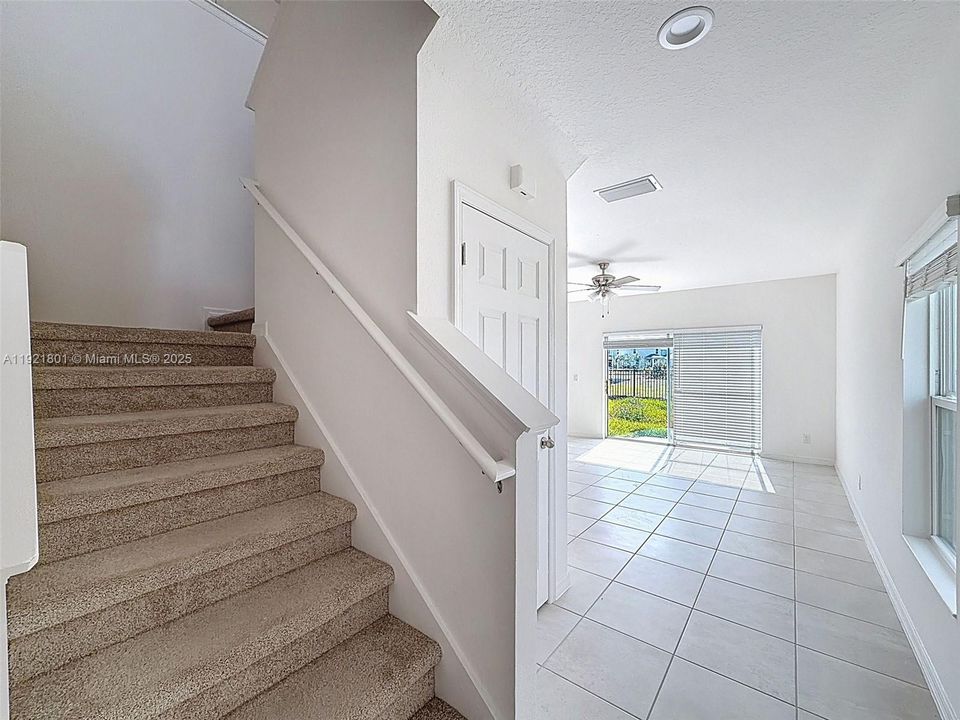 待售: $390,000 (4 贝兹, 2 浴室, 0 平方英尺)