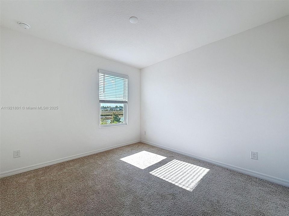 待售: $390,000 (4 贝兹, 2 浴室, 0 平方英尺)