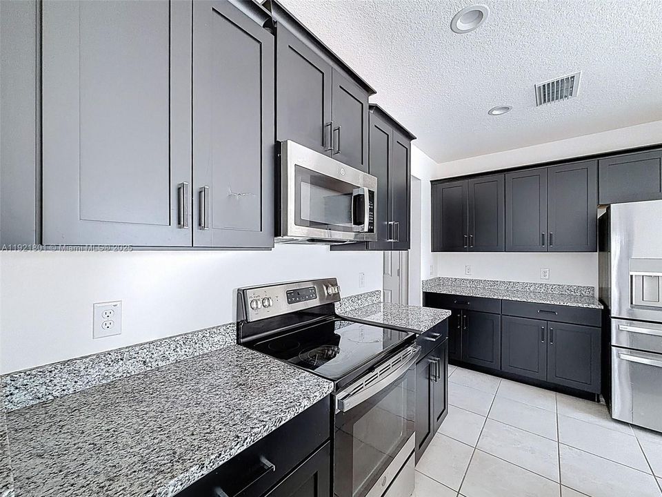 待售: $390,000 (4 贝兹, 2 浴室, 0 平方英尺)