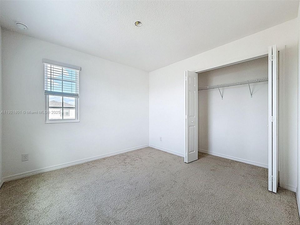 待售: $390,000 (4 贝兹, 2 浴室, 0 平方英尺)