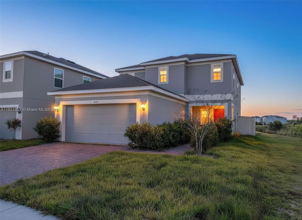 待售: $390,000 (4 贝兹, 2 浴室, 0 平方英尺)