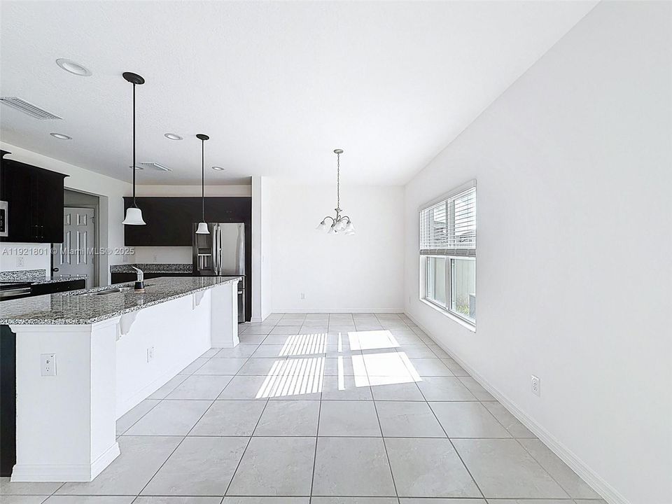 待售: $390,000 (4 贝兹, 2 浴室, 0 平方英尺)