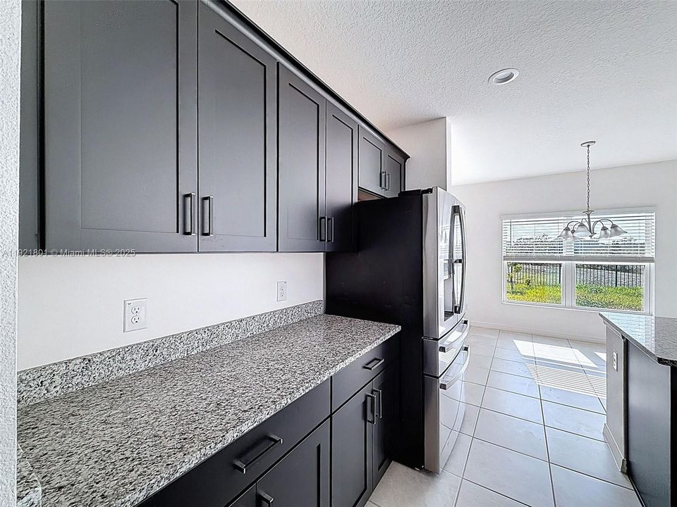 待售: $390,000 (4 贝兹, 2 浴室, 0 平方英尺)