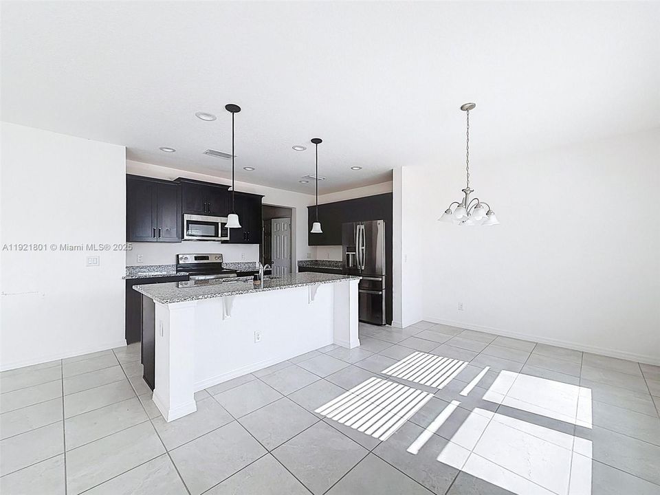 待售: $390,000 (4 贝兹, 2 浴室, 0 平方英尺)