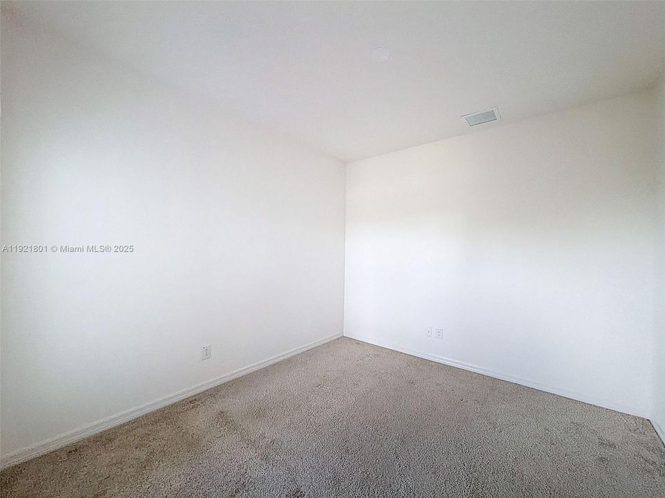 待售: $390,000 (4 贝兹, 2 浴室, 0 平方英尺)