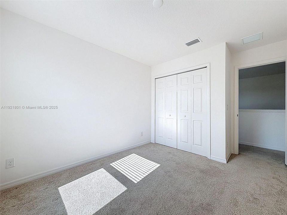 待售: $390,000 (4 贝兹, 2 浴室, 0 平方英尺)