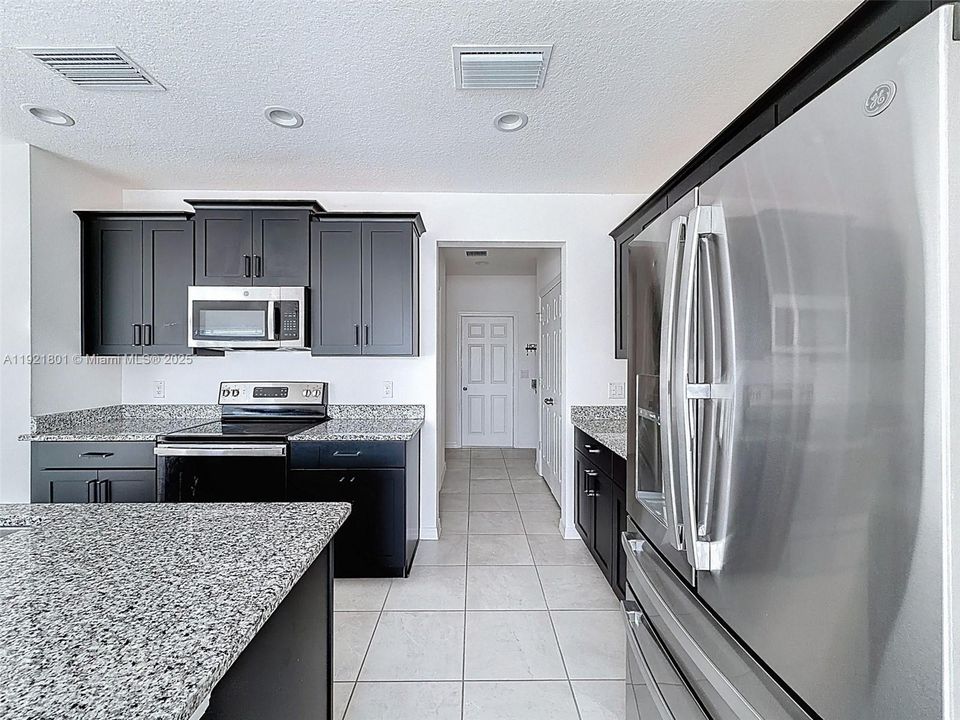 待售: $390,000 (4 贝兹, 2 浴室, 0 平方英尺)