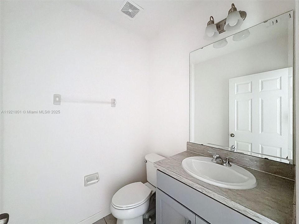 待售: $390,000 (4 贝兹, 2 浴室, 0 平方英尺)