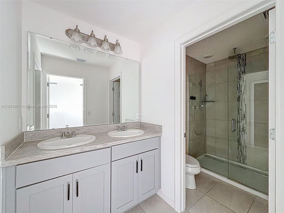 待售: $390,000 (4 贝兹, 2 浴室, 0 平方英尺)