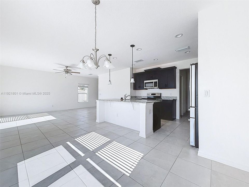 待售: $390,000 (4 贝兹, 2 浴室, 0 平方英尺)