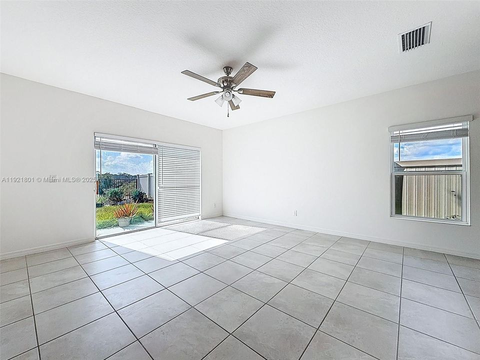 待售: $390,000 (4 贝兹, 2 浴室, 0 平方英尺)