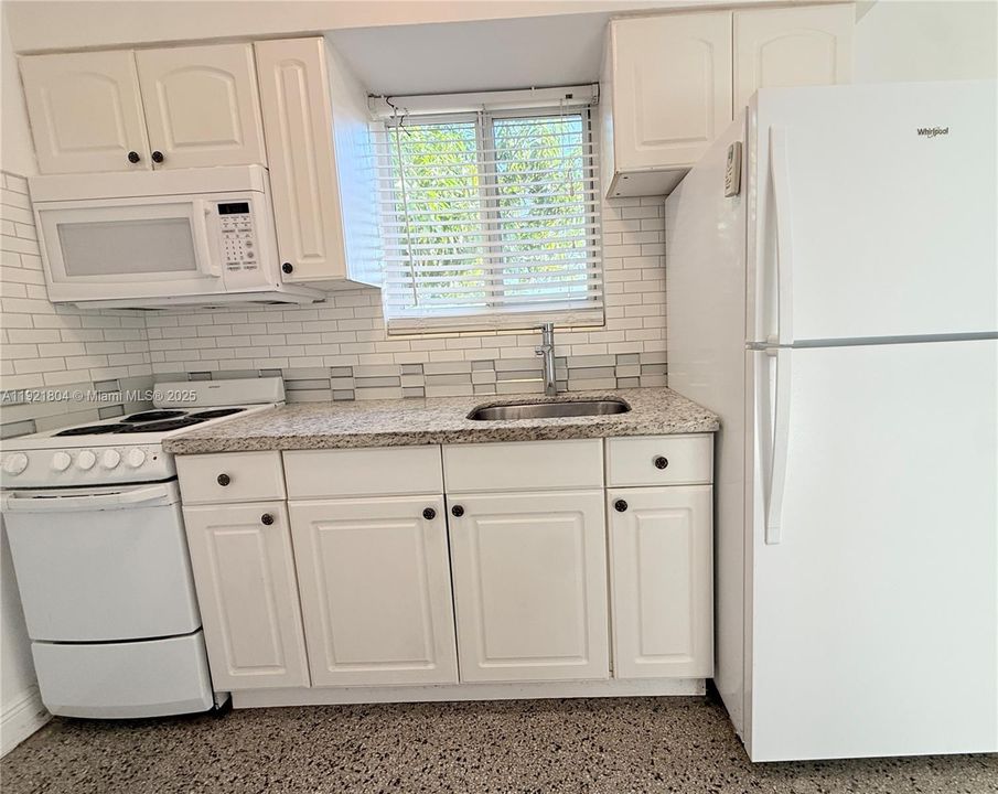 For Rent: $1,400 (0 beds, 1 baths, 1418 Square Feet)