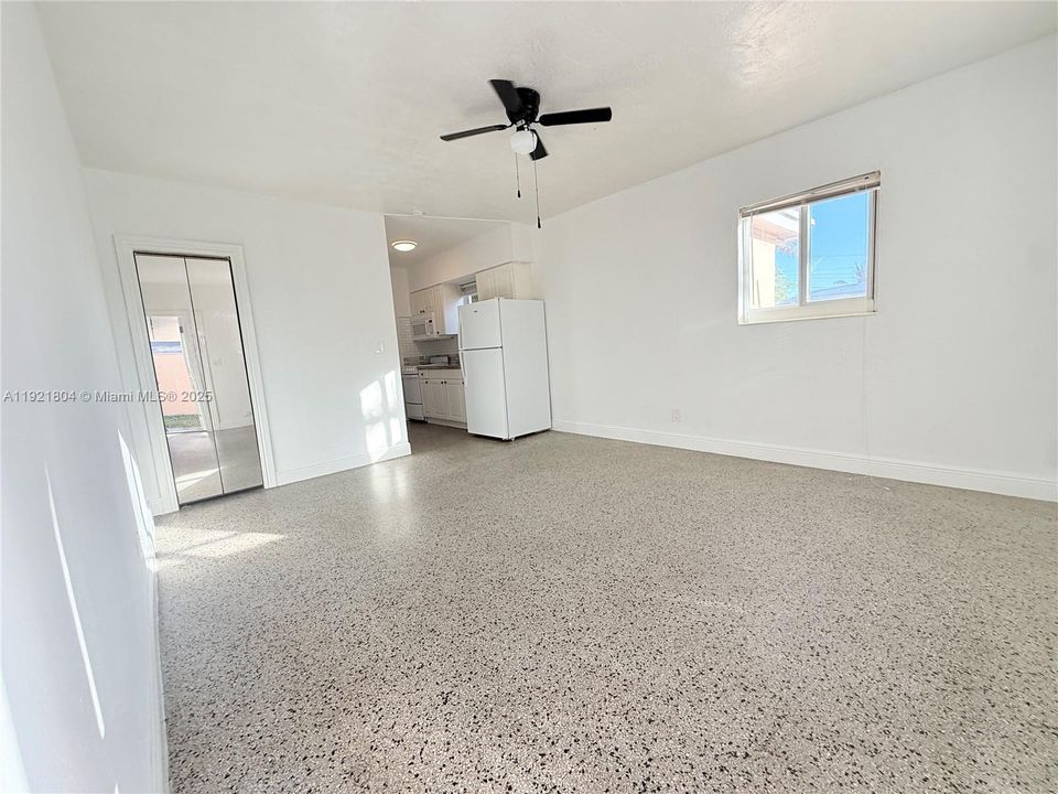 For Rent: $1,400 (0 beds, 1 baths, 1418 Square Feet)