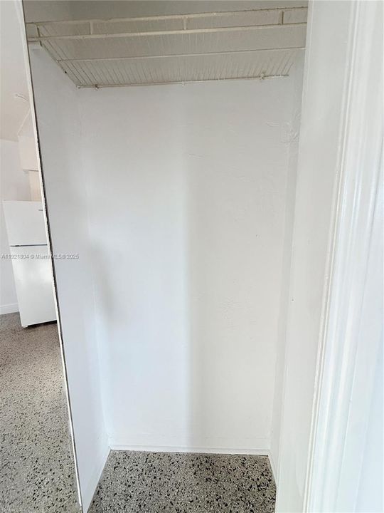 For Rent: $1,400 (0 beds, 1 baths, 1418 Square Feet)