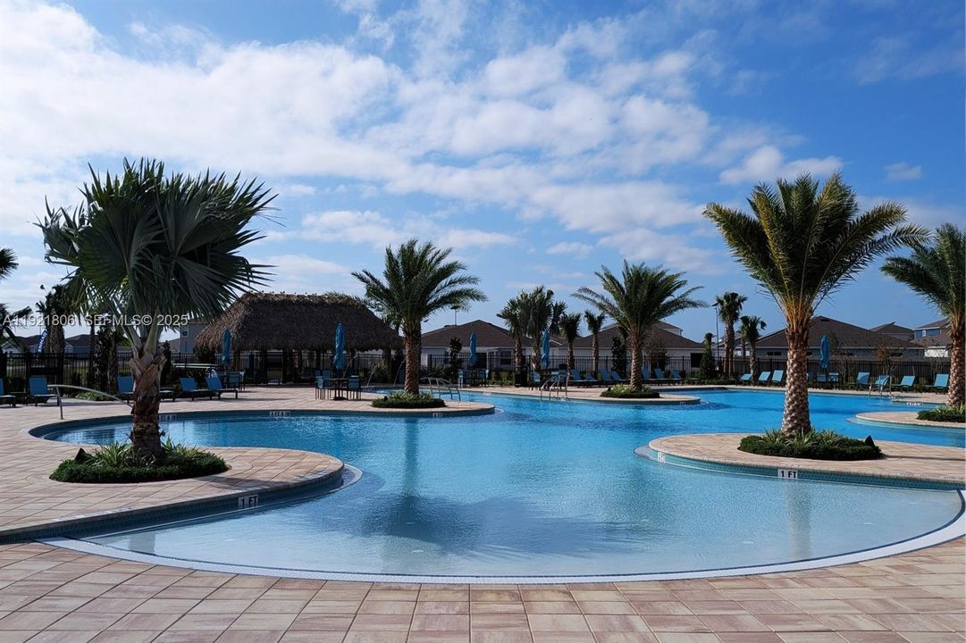 En Renta: $2,050 (4 camas, 2 baños, 1880 Pies cuadrados)